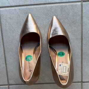 Gold Pointed Toe Women's Shoes